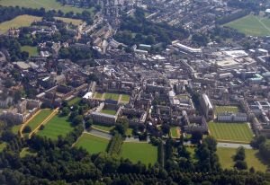 Repülés stresszoldás (freeimages / aerial-photo-of-cambridge-uk-849161-m)